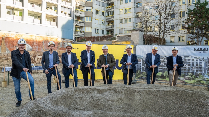 V.l.n.r.: Rainer Habringer, Architekt glut ARCHITEKTUR ZT GmbH; Daniel Fink, Leiter Bauträger OÖ HABAU Immobilien; Roland Baumann, Gemeinderat Linz; Hubert Wetschnig, CEO HABAU GROUP; Manfred Haimbuchner, Landeshauptmann-Stellvertreter; Martin Hajart, Vizebürgermeister Linz; Anton Froschauer, OÖ Landtagsabgeordneter und Bürgermeister Perg; Michael Frenes, Kaufmännische Leitung HABAU Immobilien © Gernerproductions GmbH