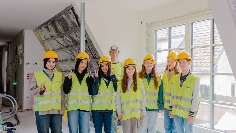 Technik hautnah erleben: HABAU GROUP lud zum Wiener Töchtertag und Girls Day in Perg © Julia Dragosits